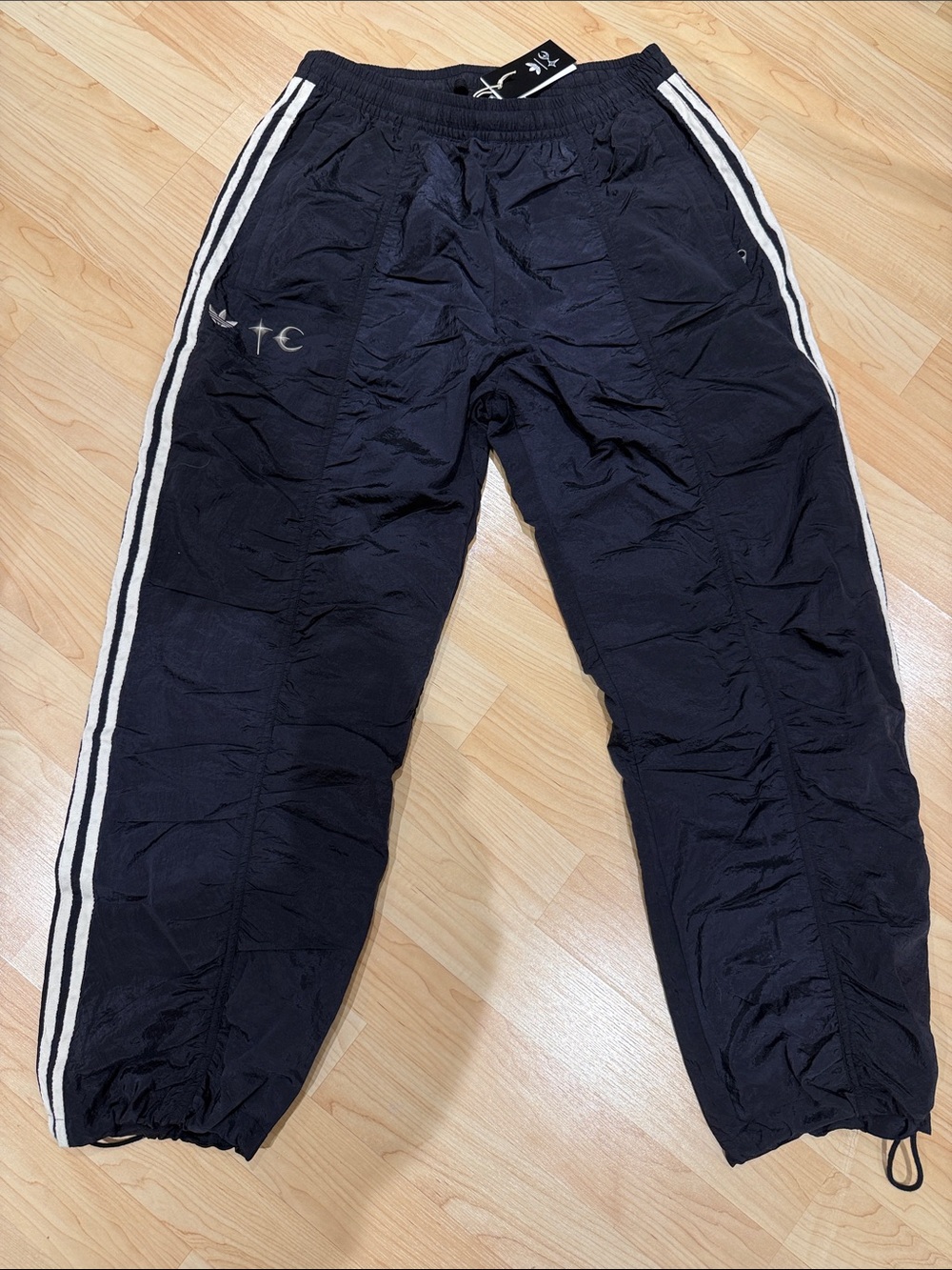 Adidas × Thug Club Woven
Trackpants Black/Silver Metallic L